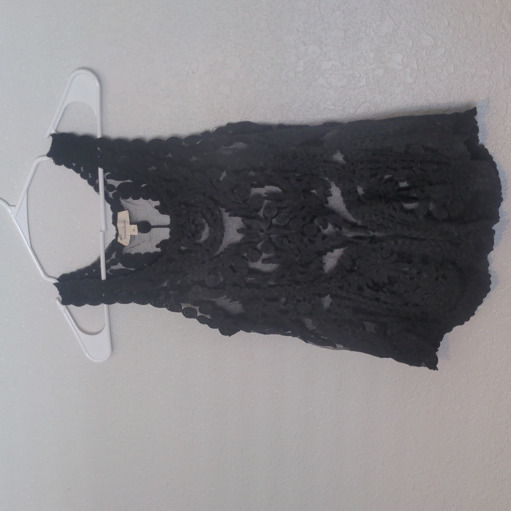Painted threads size xs black  laced tank